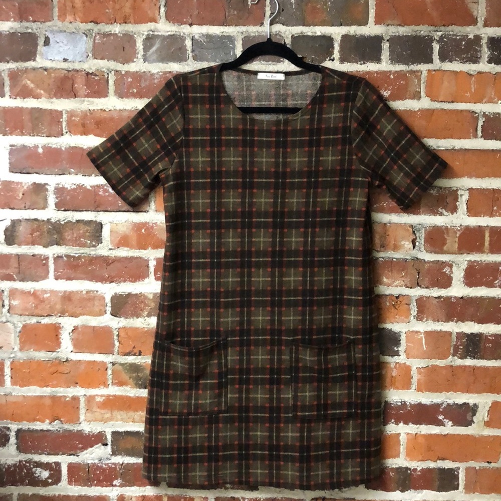 Plaid dress with front pockets